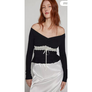 Urban Outfitters Kimchi Blue Gianna Off-The-Shoulder Lace-Inset Top L 6-10 NEW